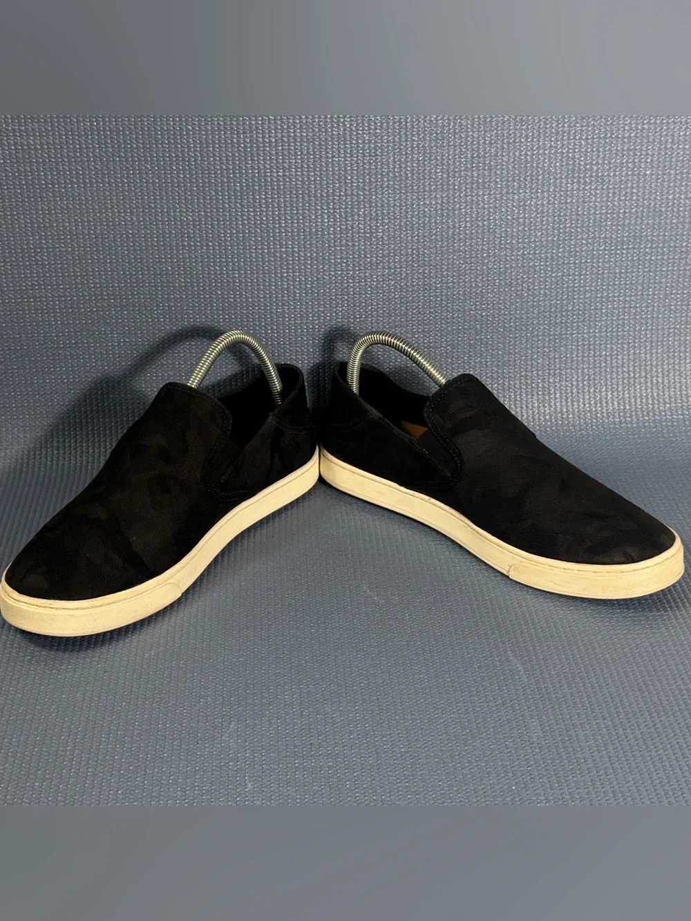 OluKai Pehuea Pai Women’s Black Camo Slip On Shoes Size 9.5